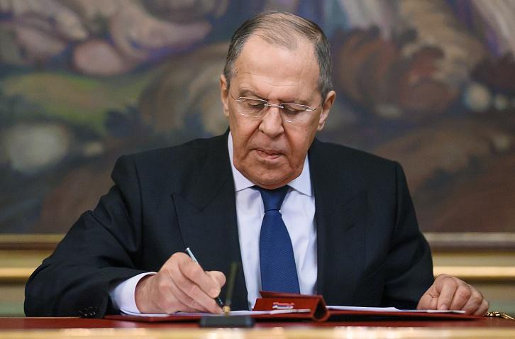 Some Reflections on Resolving the Ukrainian Crisis, Europe and Global Security