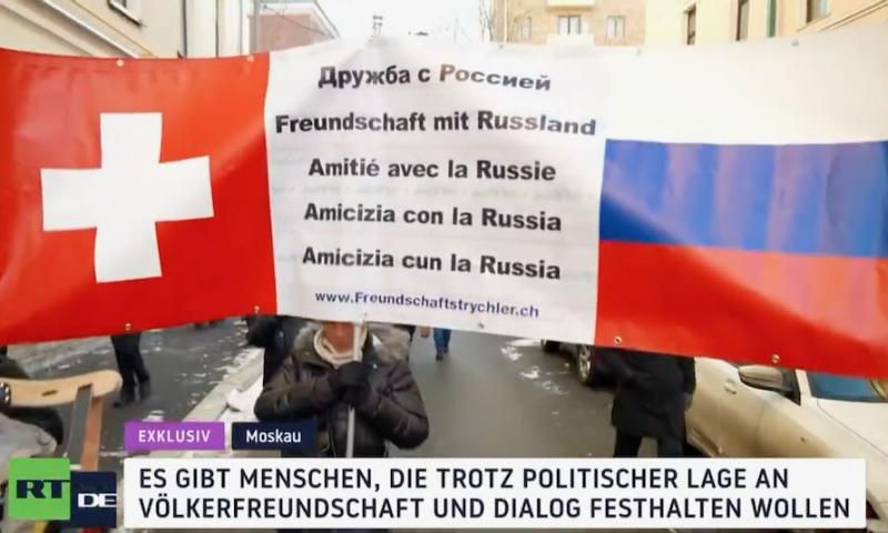 Une délégation suisse entame un dialogue avec la Russie, cloche de vache à la main