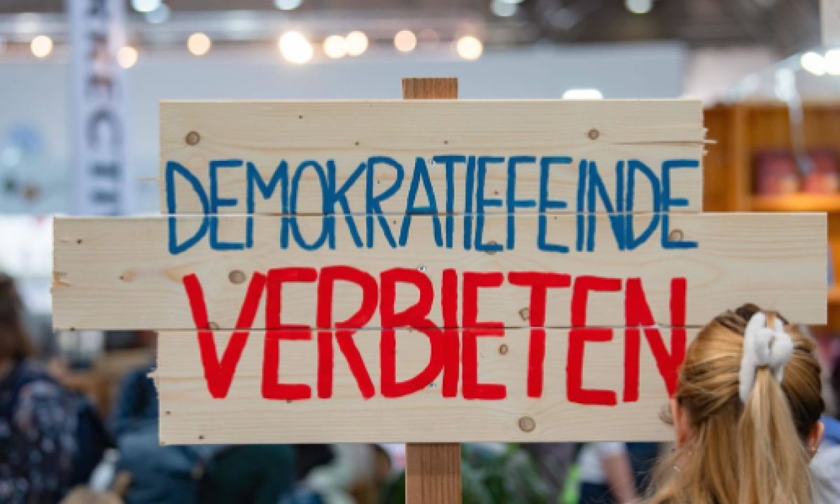 Über die Kontinuität der Verfolgung Andersdenkender in Deutschland